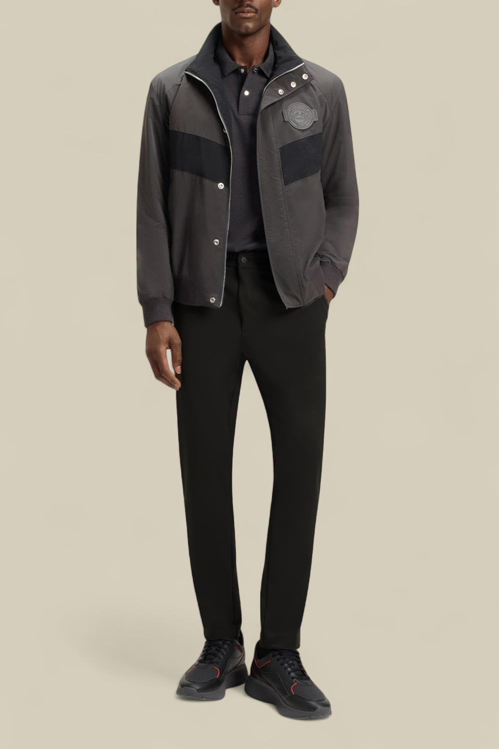 תמונת כל הלוק של בוס X פורשה מכנסיים מחויטיים